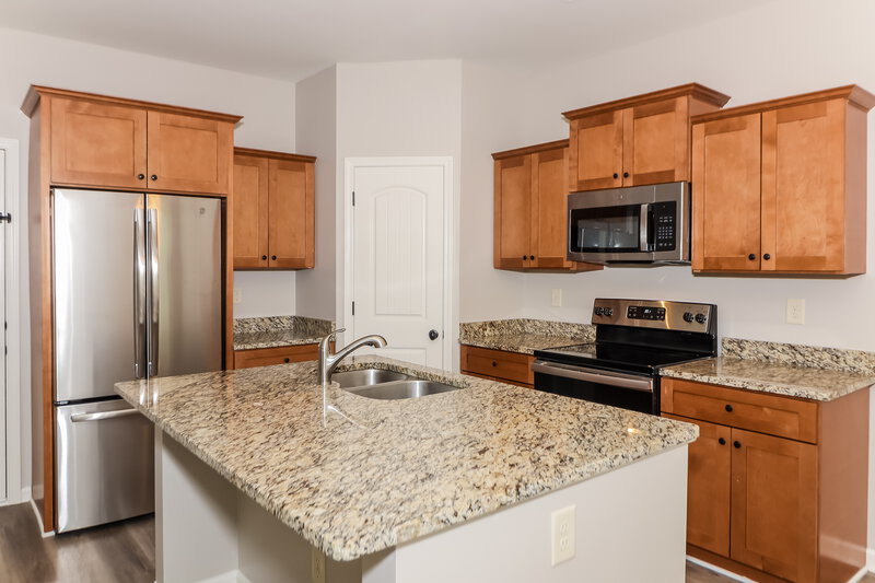 2,110/Mo, 137 Bethany Manor Dr Ball Ground, GA 30107 Kitchen View