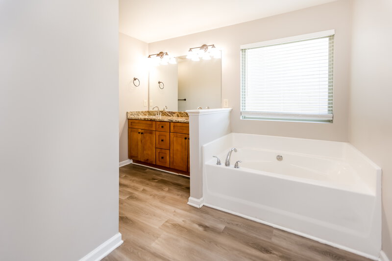 2,020/Mo, 137 Bethany Manor Dr Ball Ground, GA 30107 Main Bathroom View
