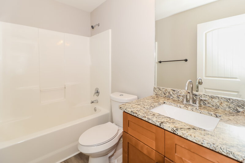 2,110/Mo, 137 Bethany Manor Dr Ball Ground, GA 30107 Bathroom View