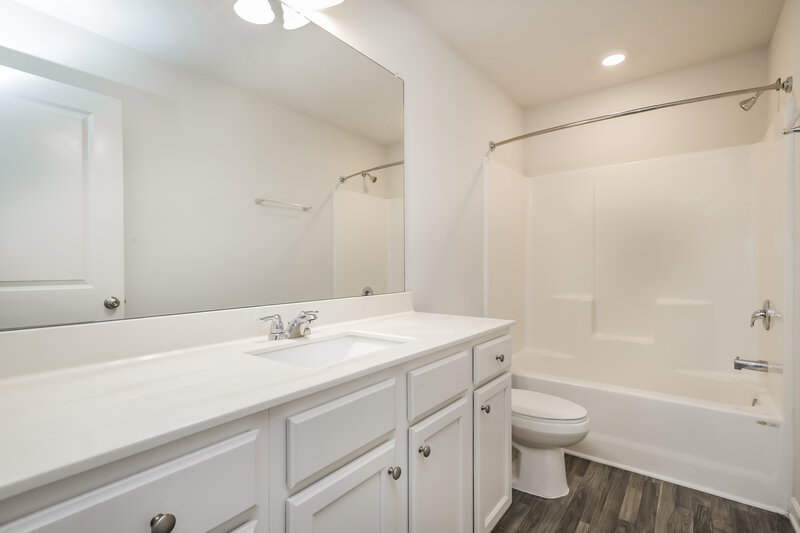 2,330/Mo, 429 Culloden Moor Dr McDonough, GA 30253 Bathroom View 2