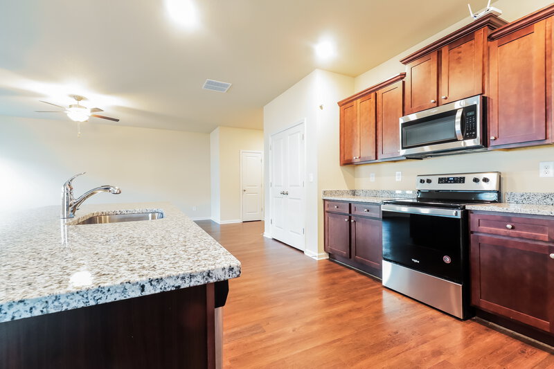 2,110/Mo, 416 Vermeer Ct Locust Grove, GA 30248 Kitchen View 2
