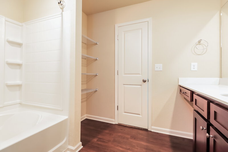 2,110/Mo, 416 Vermeer Ct Locust Grove, GA 30248 Main Bathroom View 2