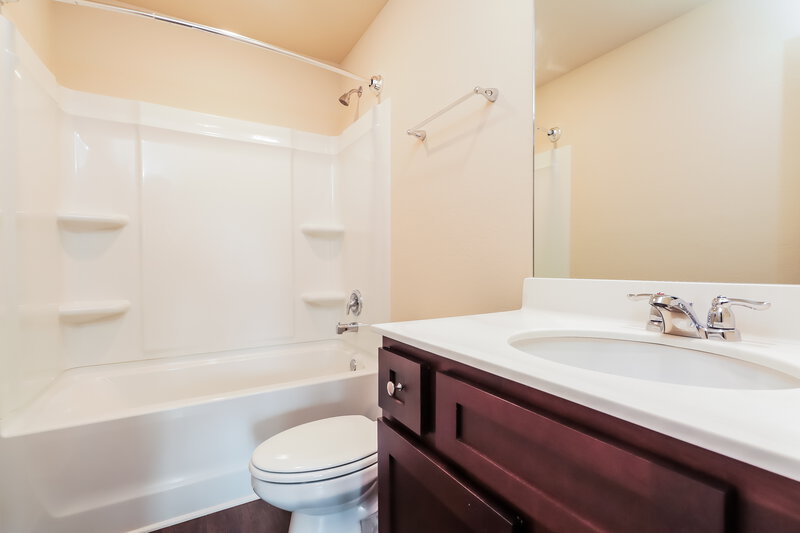 2,110/Mo, 416 Vermeer Ct Locust Grove, GA 30248 Bathroom View