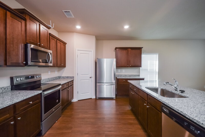 1,890/Mo, 424 Vermeer Ct Locust Grove, GA 30248 Kitchen View 2