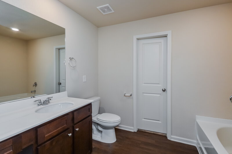 1,890/Mo, 424 Vermeer Ct Locust Grove, GA 30248 Bathroom View