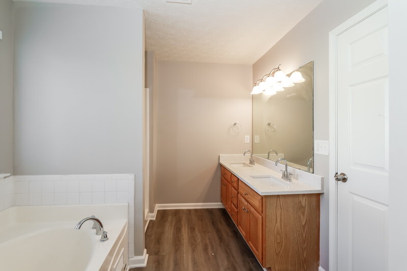 1,805/Mo, 1385 Lafayette Square McDonough, GA 30252 Main Bathroom View 2