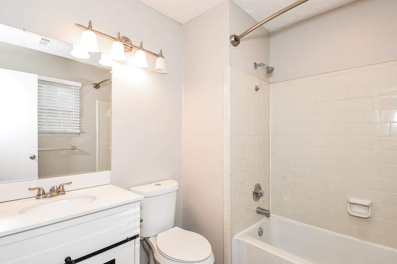 2,195/Mo, 1679 Harvest Hill Ln NW Kennesaw, GA 30144 Main Bathroom View