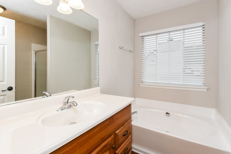 2,850/Mo, 4853 Lake Park Ter Acworth, GA 30101 Main Bathroom View