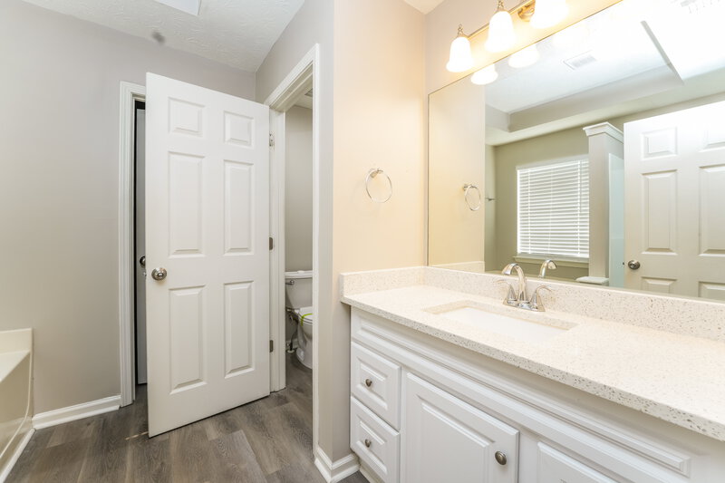 2,080/Mo, 4265 Wesley Hall Dr Decatur, GA 30035 Main Bathroom View