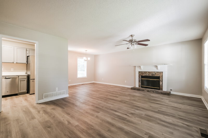 1,875/Mo, 116 Brentwood Ct Dallas, GA 30132 Living Room View 2
