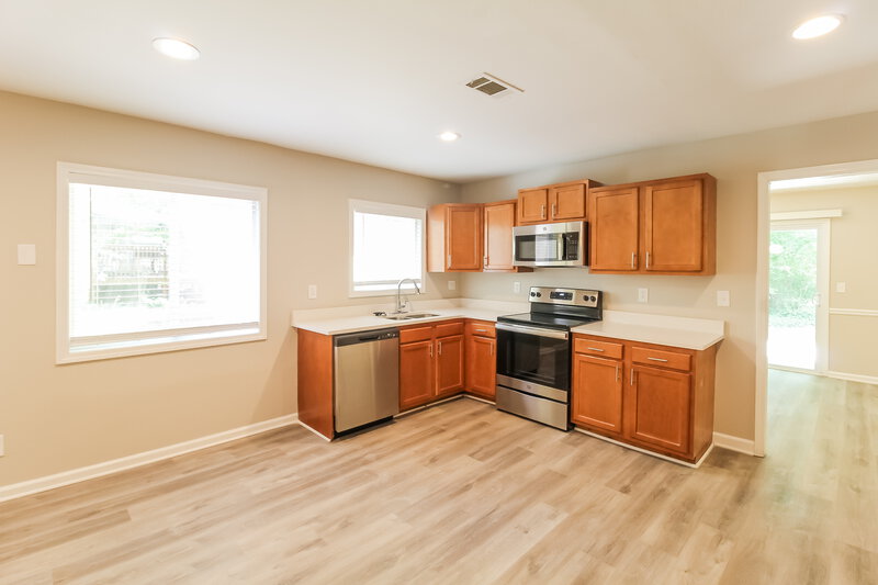 1,895/Mo, 1991 S Hidden Hills Pkwy Stone Mountain, GA 30088 Kitchen View 2