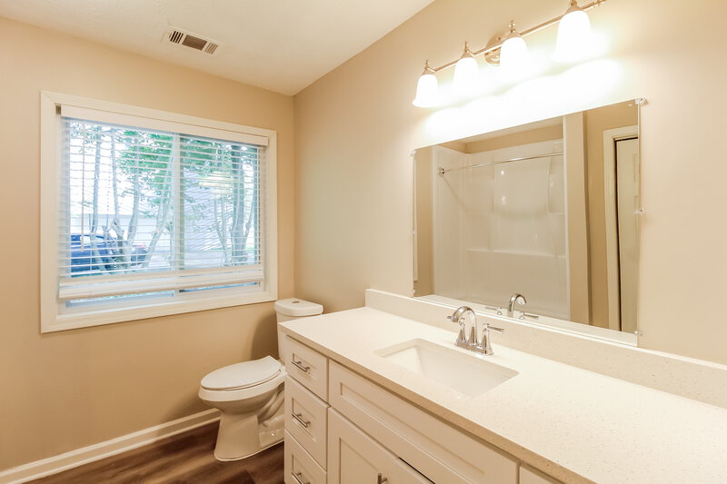 1,895/Mo, 1991 S Hidden Hills Pkwy Stone Mountain, GA 30088 Main Bathroom View