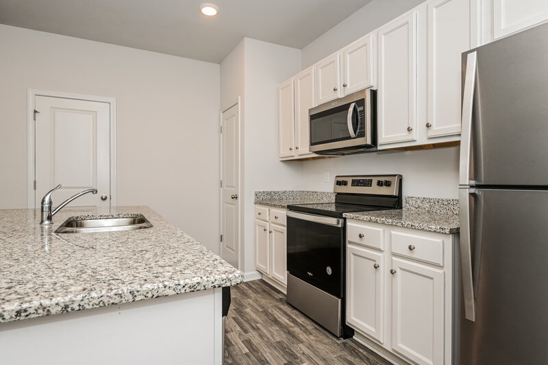2,115/Mo, 713 Hamilton Pointe Ct McDonough, GA 30253 Kitchen View