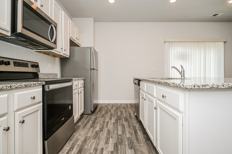 2,115/Mo, 713 Hamilton Pointe Ct McDonough, GA 30253 Kitchen View 2