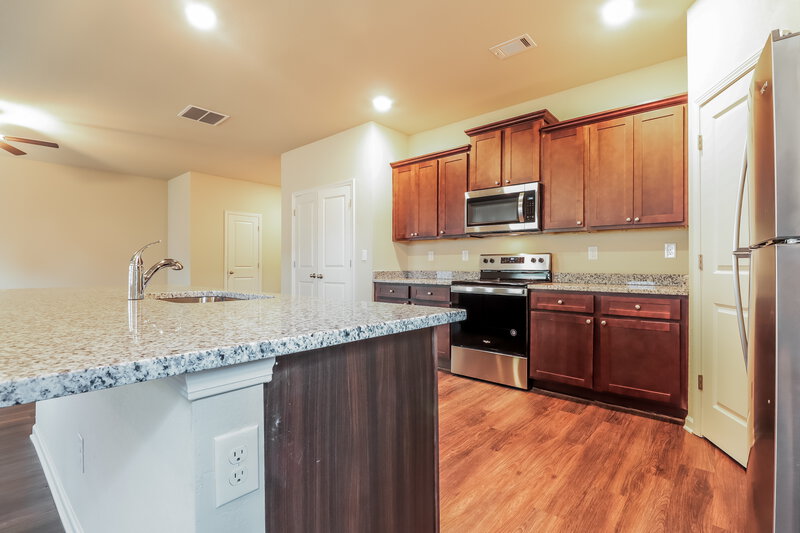 3,060/Mo, 205 Oliver Drive Locust Grove, GA 30248 Kitchen View