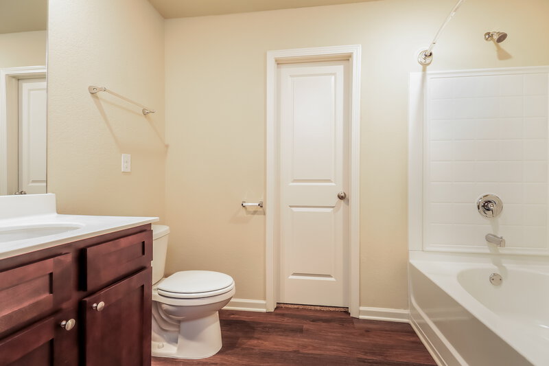 3,060/Mo, 205 Oliver Drive Locust Grove, GA 30248 Main Bathroom View