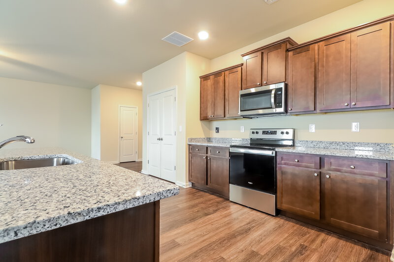 2,190/Mo, 704 Plow Pt Locust Grove, GA 30248 Kitchen View