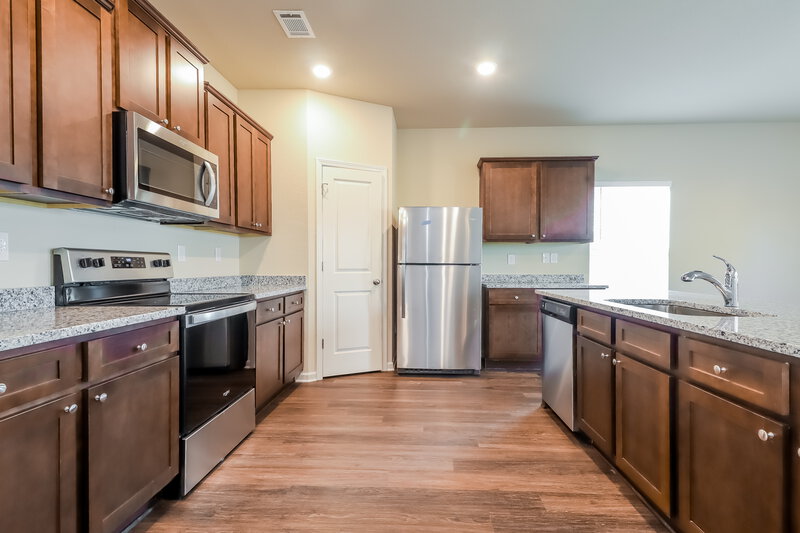 2,190/Mo, 704 Plow Pt Locust Grove, GA 30248 Kitchen View 3