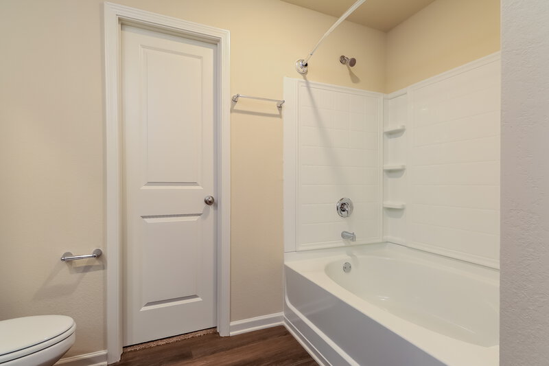 2,190/Mo, 704 Plow Pt Locust Grove, GA 30248 Main Bathroom View
