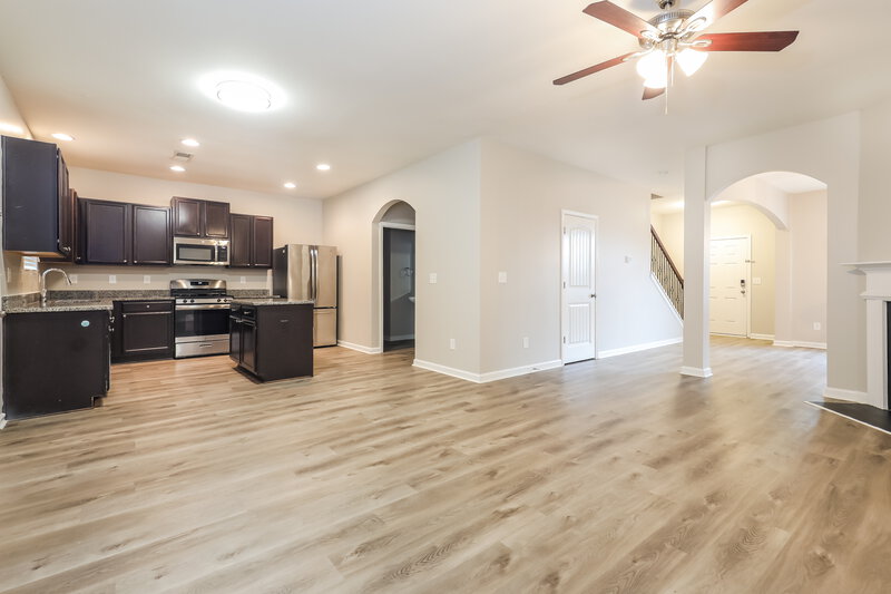 2,115/Mo, 6596 Woodwell Dr Union City, GA 30291 Living Room View 2