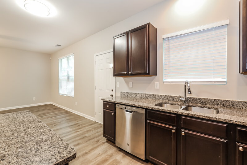 2,115/Mo, 6596 Woodwell Dr Union City, GA 30291 Kitchen View