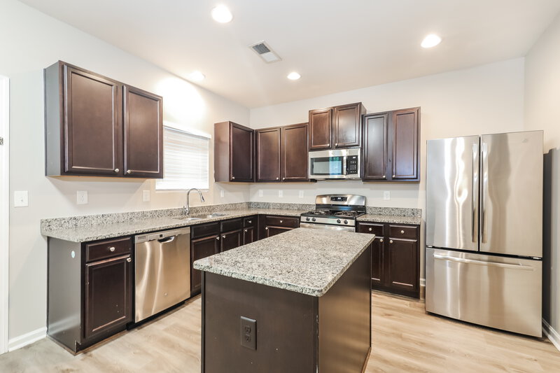 2,115/Mo, 6596 Woodwell Dr Union City, GA 30291 Kitchen View 2
