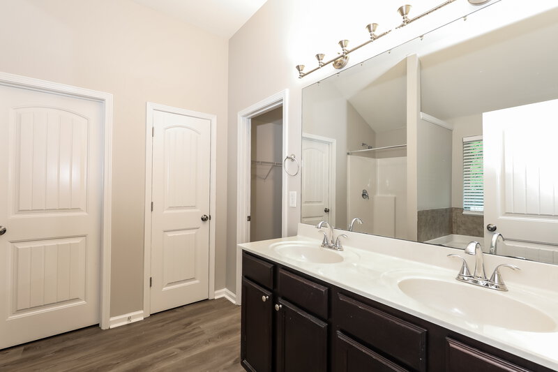 2,115/Mo, 6596 Woodwell Dr Union City, GA 30291 Main Bathroom View