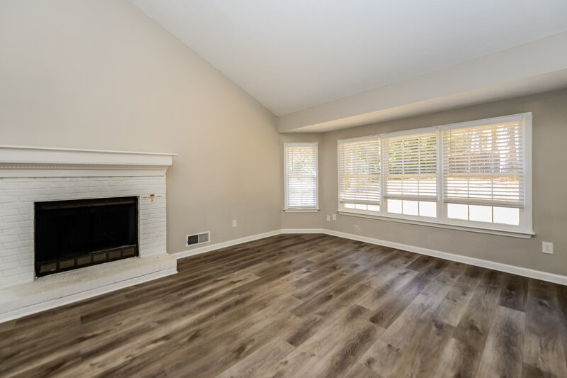 1,695/Mo, 2673 Laurel View Dr Snellville, GA 30039 Living Room View 3