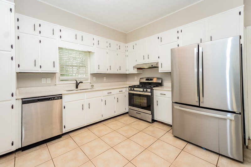 1,695/Mo, 2673 Laurel View Dr Snellville, GA 30039 Kitchen View 2