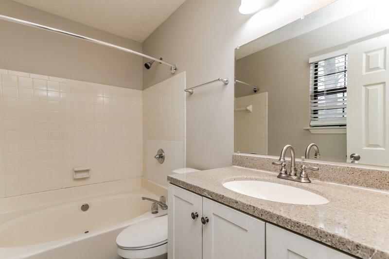 2,185/Mo, 2935 Sandy Cir Riverdale, GA 30296 Main Bathroom View 2