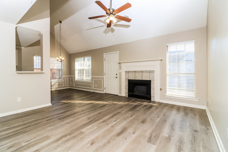 2,255/Mo, 186 Saddleview Trail Riverdale, GA 30274 Living Room View 3