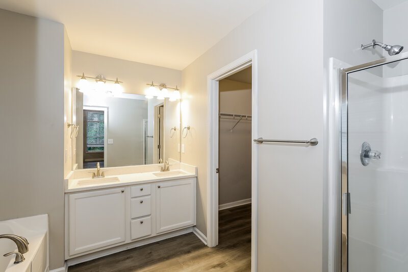 2,270/Mo, 3763 Uppark Dr Atlanta, GA 30349 Main Bathroom View