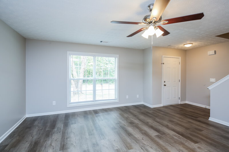 2,170/Mo, 710 Castlebrooke Dr SE Lawrenceville, GA 30045 Living Room View