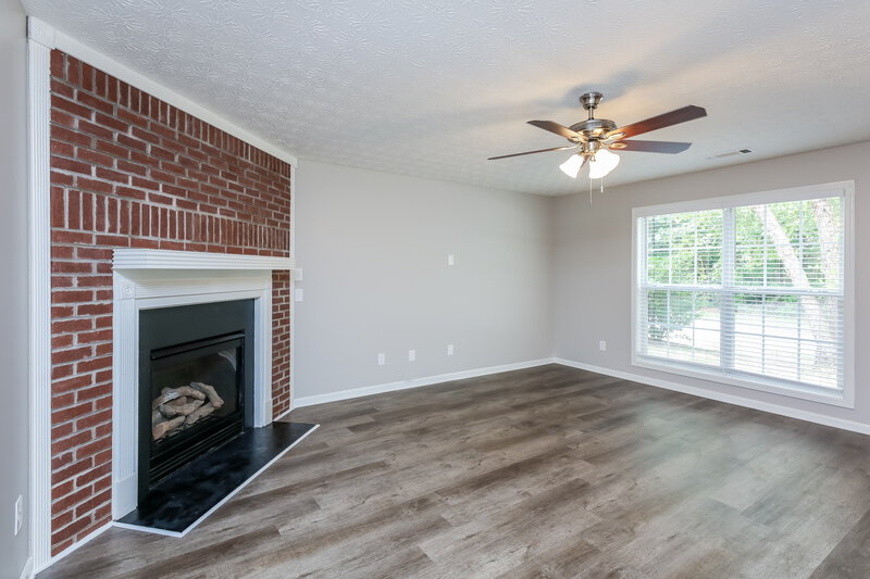 2,170/Mo, 710 Castlebrooke Dr SE Lawrenceville, GA 30045 Living Room View 2