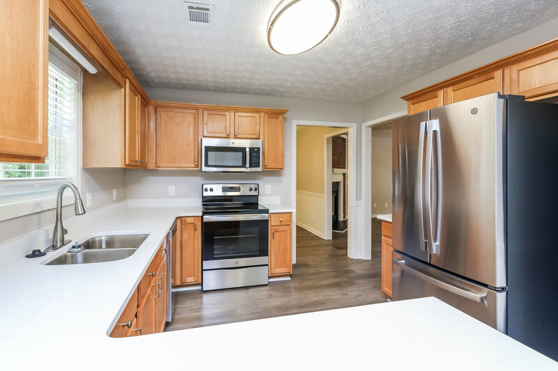 2,170/Mo, 710 Castlebrooke Dr SE Lawrenceville, GA 30045 Kitchen View