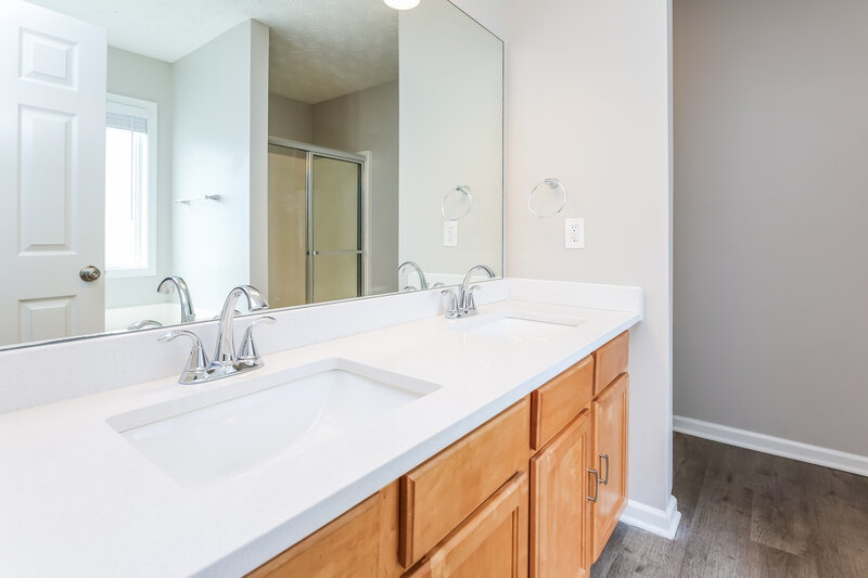 2,170/Mo, 710 Castlebrooke Dr SE Lawrenceville, GA 30045 Main Bathroom View