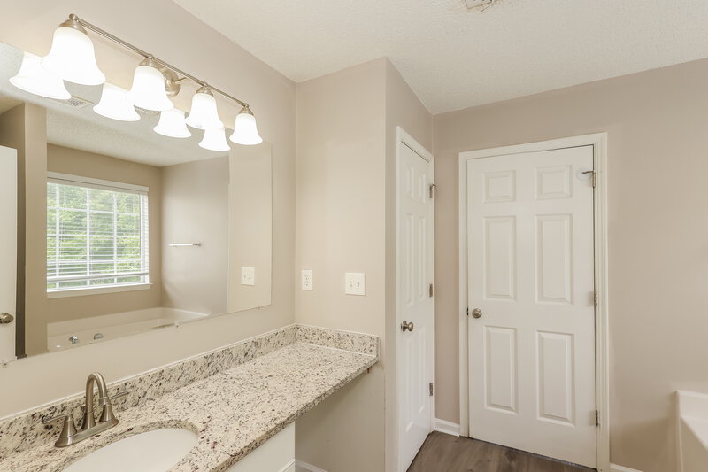 2,525/Mo, 714 Cherry Branch Cir Fairburn, GA 30213 Main Bathroom View