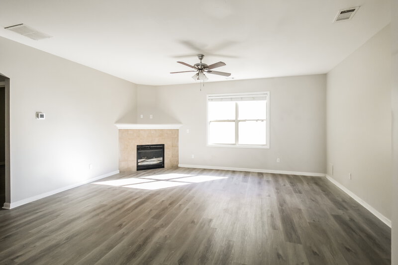 2,390/Mo, 30 Inverness Ave Newnan, GA 30263 Living Room View