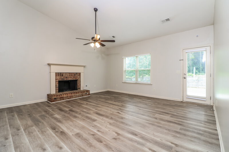 2,710/Mo, 1000 Cureton Dr Austell, GA 30106 Living Room View 2