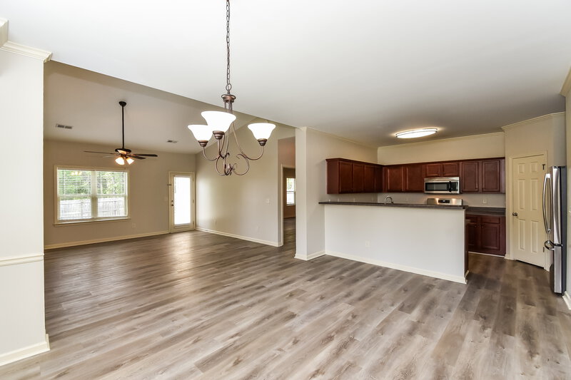 2,400/Mo, 1000 Cureton Dr Austell, GA 30106 Dining Room View 2