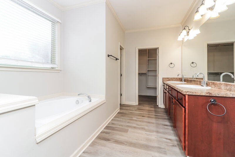 2,710/Mo, 1000 Cureton Dr Austell, GA 30106 Main Bathroom View