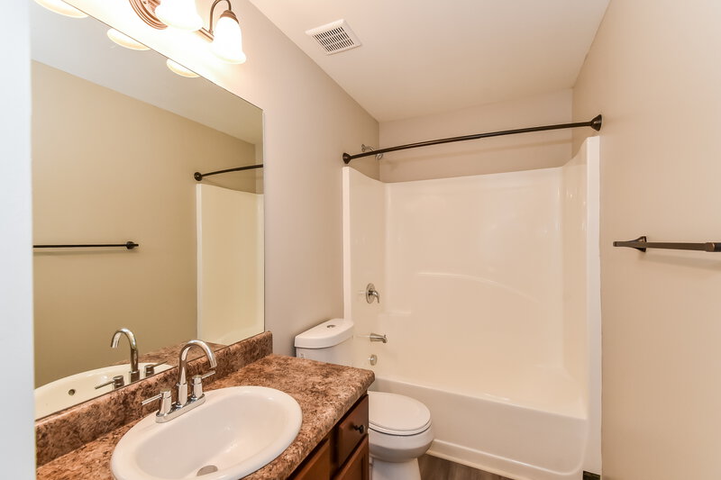 2,400/Mo, 1000 Cureton Dr Austell, GA 30106 Bathroom View