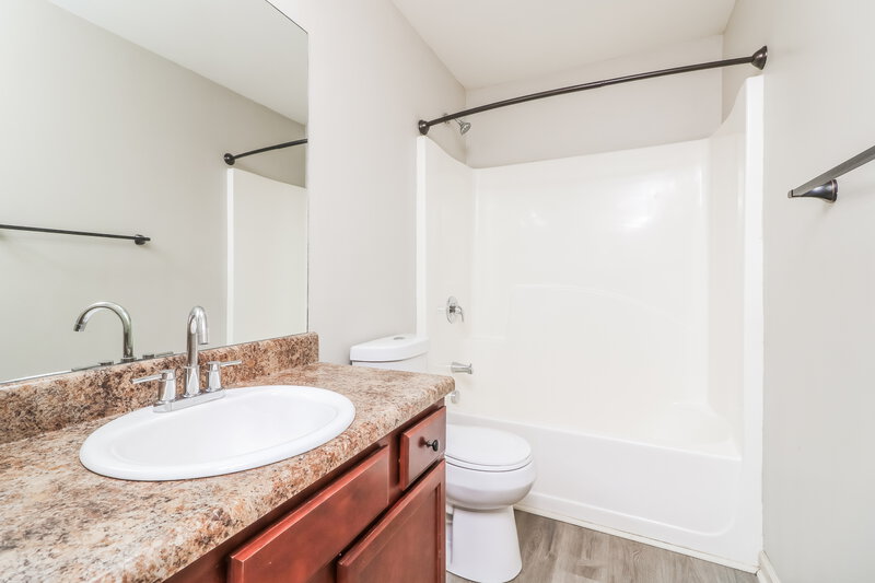 2,710/Mo, 1000 Cureton Dr Austell, GA 30106 Bathroom View