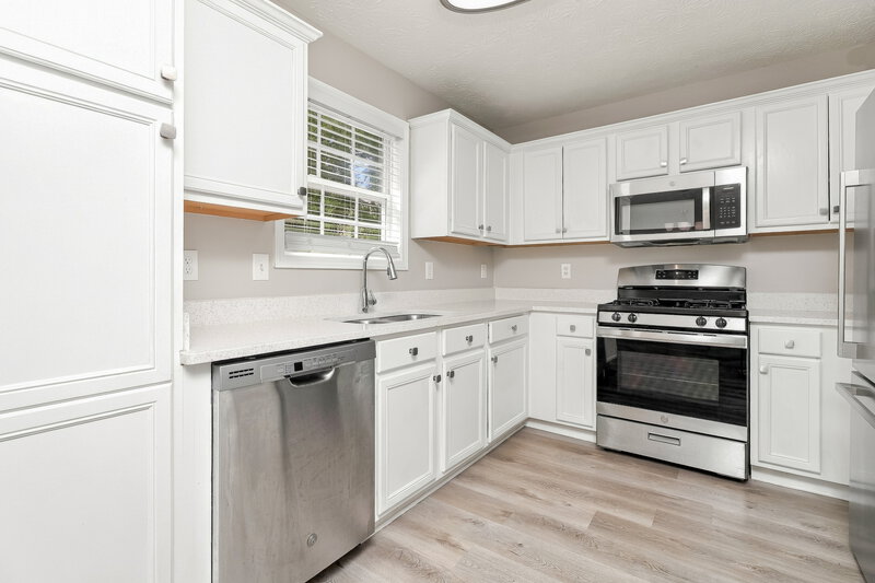 2,320/Mo, 204 Providence Rd Dallas, GA 30157 Kitchen View 2