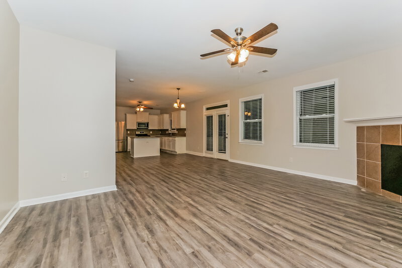 2,025/Mo, 53 Lakeshore Pkwy Newnan, GA 30263 Living Room View 2