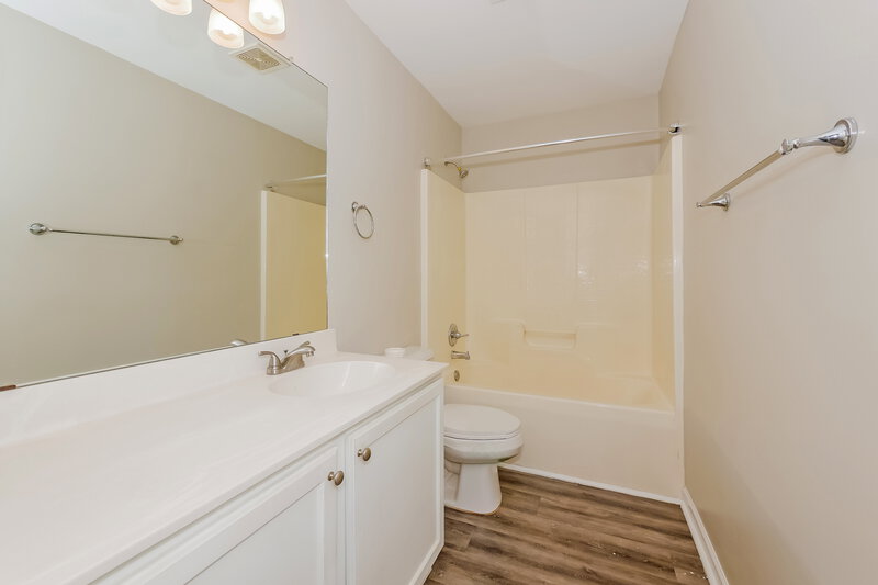2,025/Mo, 53 Lakeshore Pkwy Newnan, GA 30263 Bathroom View