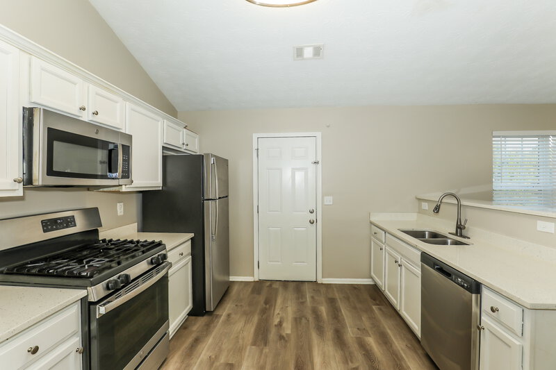 2,400/Mo, 272 Grover Turner Way McDonough, GA 30253 Kitchen View