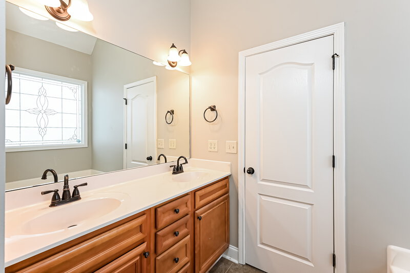 2,365/Mo, 66 Camden Village Dr Newnan, GA 30265 Main Bathroom View