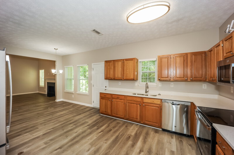 2,325/Mo, 3521 Creekview Dr Union City, GA 30291 Kitchen View