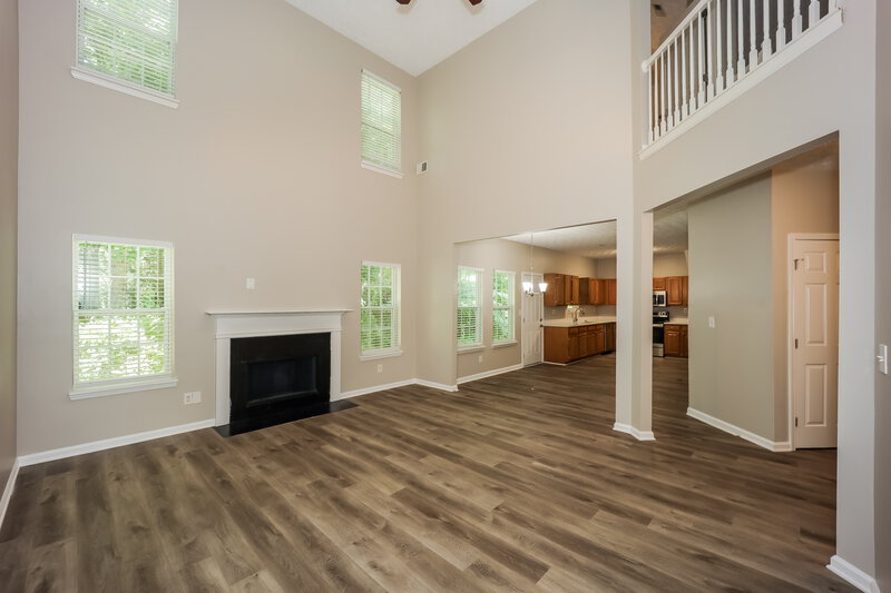 2,325/Mo, 3521 Creekview Dr Union City, GA 30291 Family Room View 2